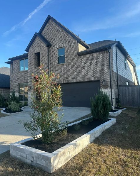 Bezuz-Lawn-and-Landscaping_Residential-Landscaping-in-Katy-TX-098 1